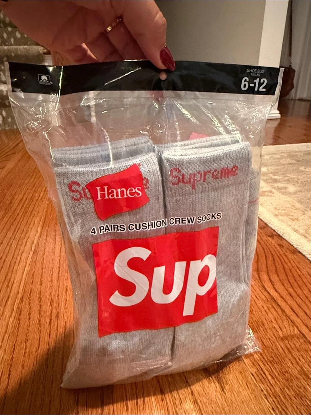 Hanes x Supreme-4 pack of crew socks